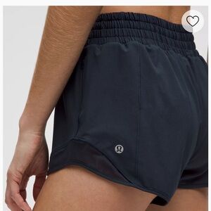lululemon athletica Women's hotty hot 2.5” Black Shorts